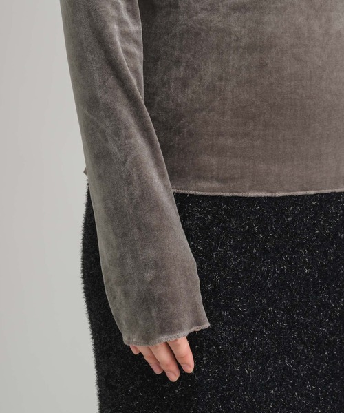 NEUNA(ヌナ)の「去年完売したアイテムが再登場!【パット付き!1枚で楽々着れる。】【前後2wayで着られる!】 ベロア/ラメ 2wayカットソートップス(Tシャツ/カットソー・レディース・ブルー/ブラック/ブラウン/グレー/ベージュ/ブラック系その他/グレー系その他・FREE)」の10枚目の写真