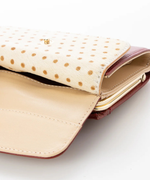 perche（ペルケ）の「ペルケ perche / 牛革×ハラコ風ドットダブルかぶせ二つ折り財布（財布・レディース・レッド/ライトグレー/グリーン/マスタード/ブラック・FREE）」の13枚目の写真