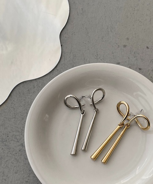 cheriella（シェリエラ）の「【cheriella】ドローイングラインロングピアス（ピアス（両耳用）・レディース・ゴールド/シルバー・FREE）」の2枚目の写真