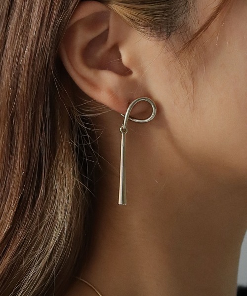 cheriella（シェリエラ）の「【cheriella】ドローイングラインロングピアス（ピアス（両耳用）・レディース・ゴールド/シルバー・FREE）」の4枚目の写真