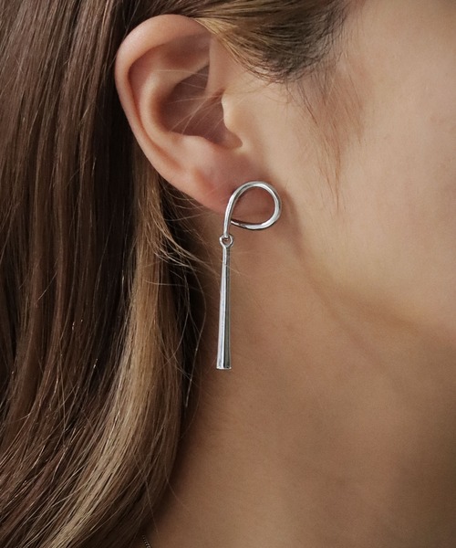 cheriella（シェリエラ）の「【cheriella】ドローイングラインロングピアス（ピアス（両耳用）・レディース・ゴールド/シルバー・FREE）」の7枚目の写真