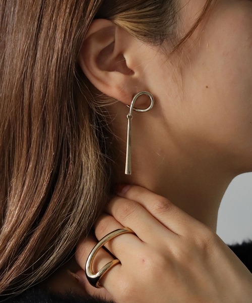 cheriella（シェリエラ）の「【cheriella】ドローイングラインロングピアス（ピアス（両耳用）・レディース・ゴールド/シルバー・FREE）」の3枚目の写真