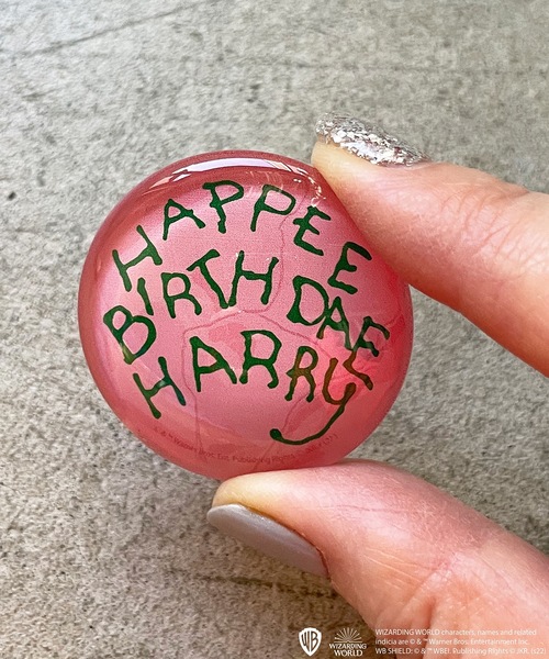 FLAPPER(フラッパー)の「FLAPPER フラッパー:HarryPotter ハリー・ポッター バースデーケーキ クリスタルマグネット(その他雑貨・レディース・ピンク・FREE)」の3枚目の写真