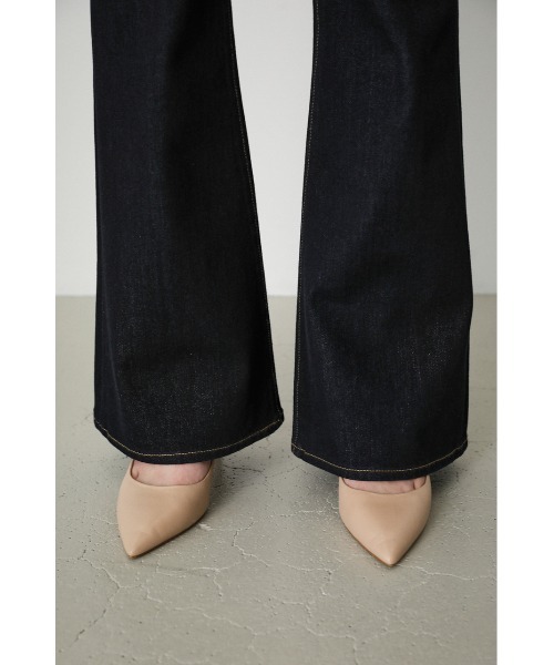 AZUL by moussy（アズールバイマウジー）の「A PERFECT DENIM FLARE Ⅱ/アパーフェクトデニムフレアⅡ（デニムパンツ・レディース・ブラック/ワンウォッシュ・SMALL/MEDIUM/LARGE/X-SMALL）」の18枚目の写真