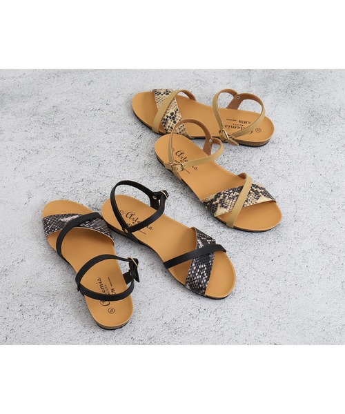 PLAKTON（プラクトン）の「【PLAKTON】別注クロスストラップサンダル（サンダル・レディース・ベージュ/ブラック・S/M/L）」の4枚目の写真