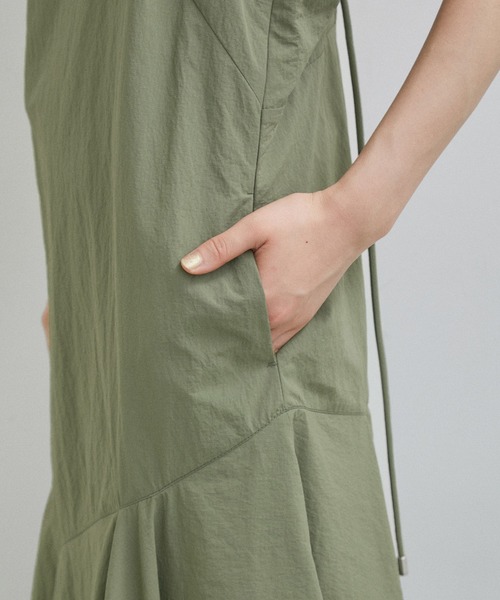 ADAM ET ROPE'（アダムエロペ）の「【サステナブル】リップストップキャミワンピース（ドレス・レディース・ブラック/ホワイト系その他5/カーキ・FREE）」の12枚目の写真