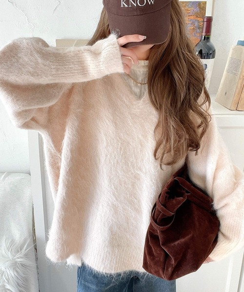 classicalelf（クラシカルエルフ）の「ふんわりと大人可愛い 2way起毛Vネックプルオーバー（長袖）（ニット/セーター・レディース・ネイビー/グリーン/グレー/イエロー/グレイッシュベージュ/ライトピンク・LARGE/SMALL/X-LARGE/MEDIUM）」の6枚目の写真