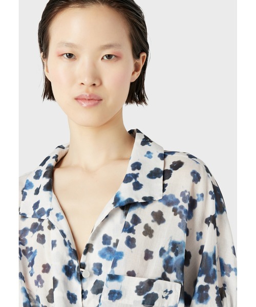 EMPORIO ARMANI（エンポリオアルマーニ）の「【エンポリオ アルマーニ】マーレ カプセルコレクション オーバーサイズシャツ モスリン製 バティックフローラルプリント（シャツ/ブラウス・レディース・ホワイト×ネイビー・36/38/40）」の6枚目の写真