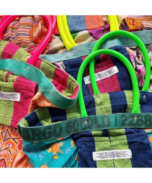 PUEBCO(プエブコ)の「POOL BAG/PATTERN LINING(ショルダーバッグ・メンズ・イエロー系その他/ピンク系その他/オレンジ系その他/グリーン系その他・ONE SIZE)」の9枚目の写真