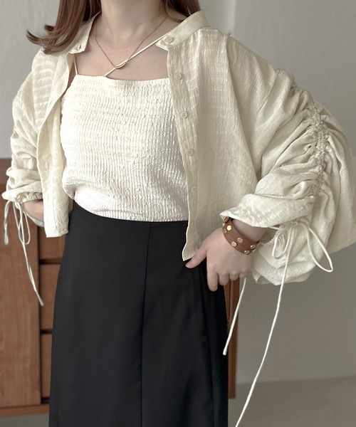 apres jour clair(アプレジュールクレア)の「【apres jour clair】袖ドロストバンドカラーシャツ【ZOZOTOWN限定アイテム】(シャツ/ブラウス・レディース・イエロー系その他/アイボリー/ベージュ・フリー/X-LARGE)」の4枚目の写真