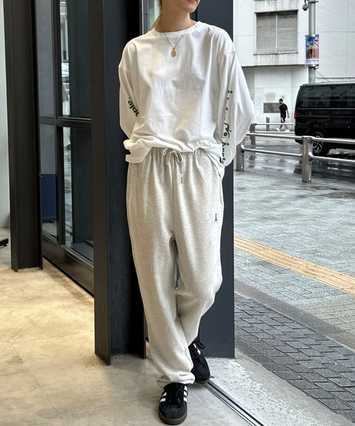 ALAND（エーランド）の「【UNISEX】ALAND／ワッペンロゴパンツ（ウラケ） 2976333（スウェットパンツ・レディース・ネイビー/ブラック/ライトグレー・MEDIUM/LARGE）」の4枚目の写真