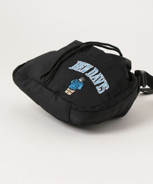 BEN DAVIS（ベンデイビス）の「《BEN DAVIS/ベンデイビス》刺繍ドローストリングショルダー（ショルダーバッグ・メンズ・ブラック/チャコール・FREE）」の4枚目の写真