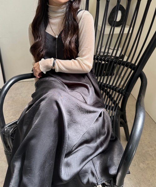 ULEULA（ウルア）の「ヴィンテージサテンバックシャンキャミワンピース（ワンピース・レディース・グレー/ブラック/グレイッシュベージュ・FREE）」の3枚目の写真