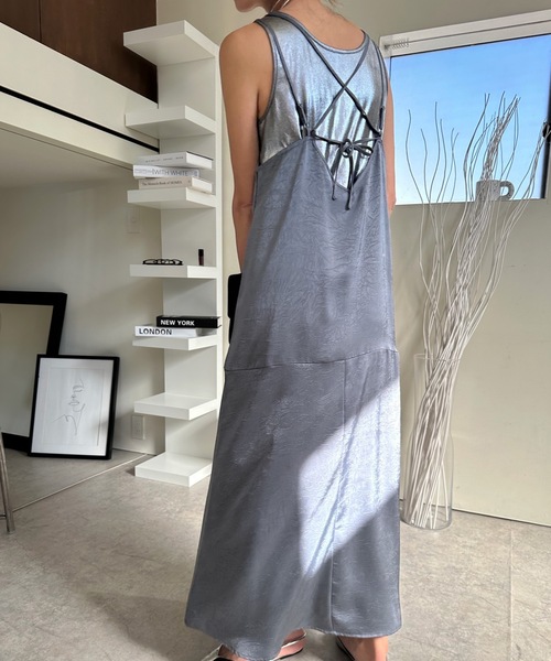 ULEULA（ウルア）の「ヴィンテージサテンバックシャンキャミワンピース（ワンピース・レディース・グレー/ブラック/グレイッシュベージュ・FREE）」の5枚目の写真