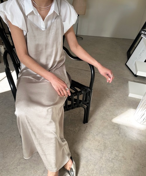 ULEULA（ウルア）の「ヴィンテージサテンバックシャンキャミワンピース（ワンピース・レディース・グレー/ブラック/グレイッシュベージュ・FREE）」の8枚目の写真