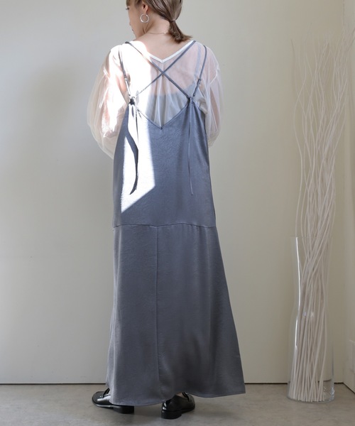 ULEULA（ウルア）の「ヴィンテージサテンバックシャンキャミワンピース（ワンピース・レディース・グレー/ブラック/グレイッシュベージュ・FREE）」の4枚目の写真