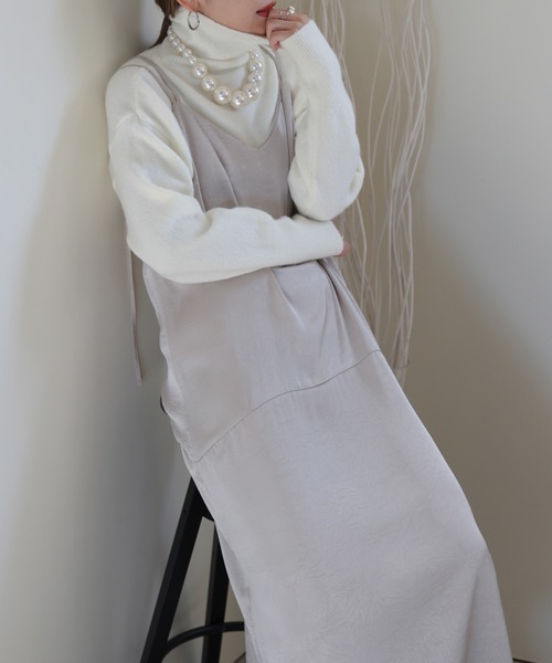 ULEULA（ウルア）の「ヴィンテージサテンバックシャンキャミワンピース（ワンピース・レディース・グレー/ブラック/グレイッシュベージュ・FREE）」の6枚目の写真