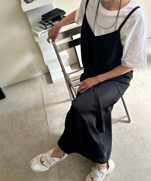 ULEULA（ウルア）の「ヴィンテージサテンバックシャンキャミワンピース（ワンピース・レディース・グレー/ブラック/グレイッシュベージュ・FREE）」の12枚目の写真