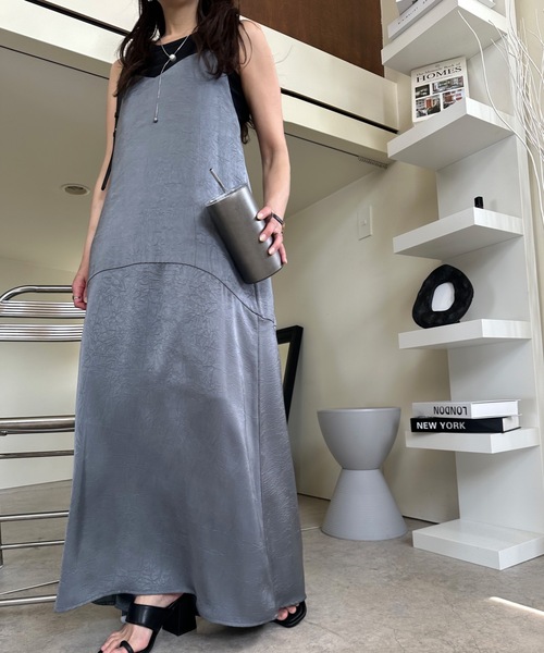 ULEULA（ウルア）の「ヴィンテージサテンバックシャンキャミワンピース（ワンピース・レディース・グレー/ブラック/グレイッシュベージュ・FREE）」の22枚目の写真