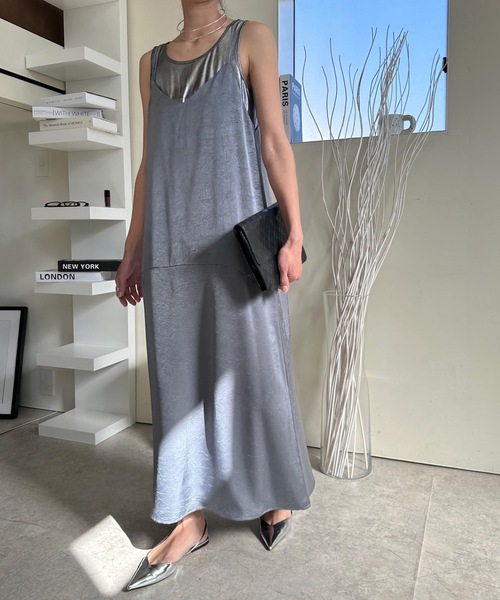 ULEULA（ウルア）の「ヴィンテージサテンバックシャンキャミワンピース（ワンピース・レディース・グレー/ブラック/グレイッシュベージュ・FREE）」の16枚目の写真