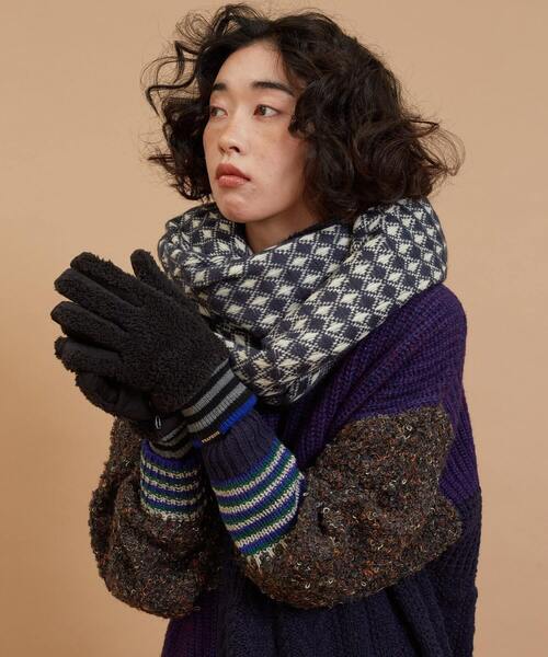 FRAPBOIS(フラボア)の「タイルストール(ストール/ショール・レディース・ネイビー/レッド・FREE)」の5枚目の写真