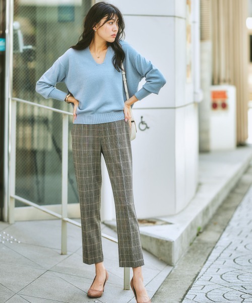 7days Life Styling(セブンデイズライフスタイリング)の「【パチパチしにくい】前後Vネック体型カバーニット(しっとりなめらかムースタッチ)(ニット/セーター・レディース・グレイッシュベージュ/ネイビー/杢グレー/オフホワイト/サックスブルー系・L/S/LL/M)」の8枚目の写真