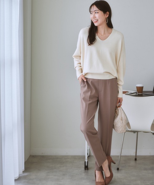 7days Life Styling(セブンデイズライフスタイリング)の「【パチパチしにくい】前後Vネック体型カバーニット(しっとりなめらかムースタッチ)(ニット/セーター・レディース・グレイッシュベージュ/ネイビー/杢グレー/オフホワイト/サックスブルー系・L/S/LL/M)」の10枚目の写真
