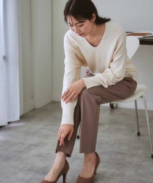 7days Life Styling(セブンデイズライフスタイリング)の「【パチパチしにくい】前後Vネック体型カバーニット(しっとりなめらかムースタッチ)(ニット/セーター・レディース・グレイッシュベージュ/ネイビー/杢グレー/オフホワイト/サックスブルー系・L/S/LL/M)」の13枚目の写真