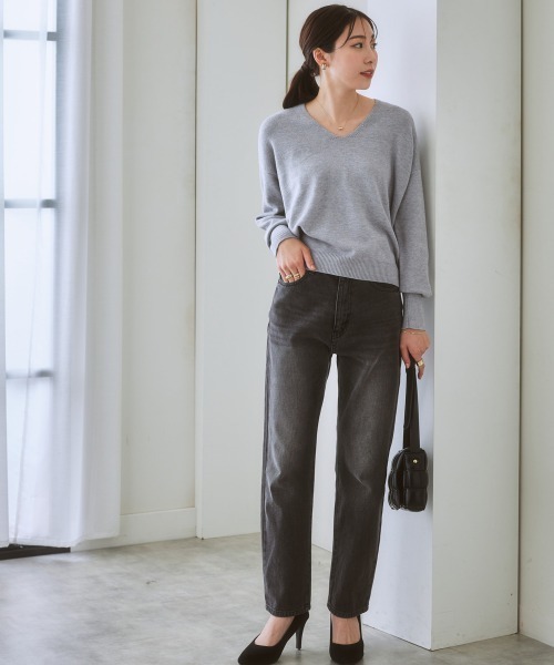 7days Life Styling(セブンデイズライフスタイリング)の「【パチパチしにくい】前後Vネック体型カバーニット(しっとりなめらかムースタッチ)(ニット/セーター・レディース・グレイッシュベージュ/ネイビー/杢グレー/オフホワイト/サックスブルー系・L/S/LL/M)」の14枚目の写真