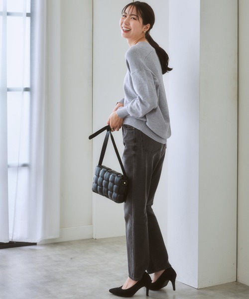 7days Life Styling(セブンデイズライフスタイリング)の「【パチパチしにくい】前後Vネック体型カバーニット(しっとりなめらかムースタッチ)(ニット/セーター・レディース・グレイッシュベージュ/ネイビー/杢グレー/オフホワイト/サックスブルー系・L/S/LL/M)」の16枚目の写真