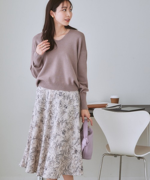 7days Life Styling(セブンデイズライフスタイリング)の「【パチパチしにくい】前後Vネック体型カバーニット(しっとりなめらかムースタッチ)(ニット/セーター・レディース・グレイッシュベージュ/ネイビー/杢グレー/オフホワイト/サックスブルー系・L/S/LL/M)」の17枚目の写真