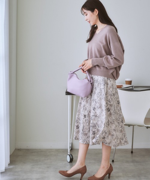 7days Life Styling(セブンデイズライフスタイリング)の「【パチパチしにくい】前後Vネック体型カバーニット(しっとりなめらかムースタッチ)(ニット/セーター・レディース・グレイッシュベージュ/ネイビー/杢グレー/オフホワイト/サックスブルー系・L/S/LL/M)」の18枚目の写真