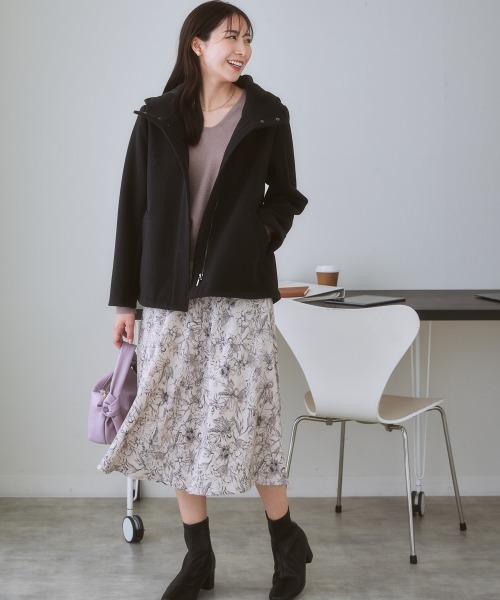 7days Life Styling(セブンデイズライフスタイリング)の「【パチパチしにくい】前後Vネック体型カバーニット(しっとりなめらかムースタッチ)(ニット/セーター・レディース・グレイッシュベージュ/ネイビー/杢グレー/オフホワイト/サックスブルー系・L/S/LL/M)」の19枚目の写真