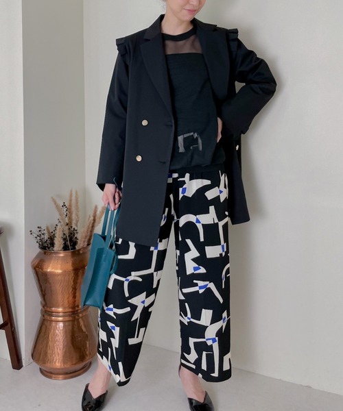 TEVALT(ヴァレット)の「フリルテーラードジャケット(テーラードジャケット・レディース・ネイビー/ブラック/キャメル・38)」の2枚目の写真