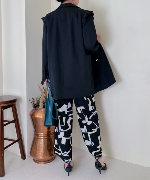 TEVALT(ヴァレット)の「フリルテーラードジャケット(テーラードジャケット・レディース・ネイビー/ブラック/キャメル・38)」の19枚目の写真