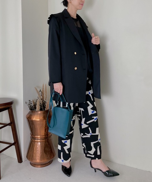 TEVALT(ヴァレット)の「フリルテーラードジャケット(テーラードジャケット・レディース・ネイビー/ブラック/キャメル・38)」の18枚目の写真