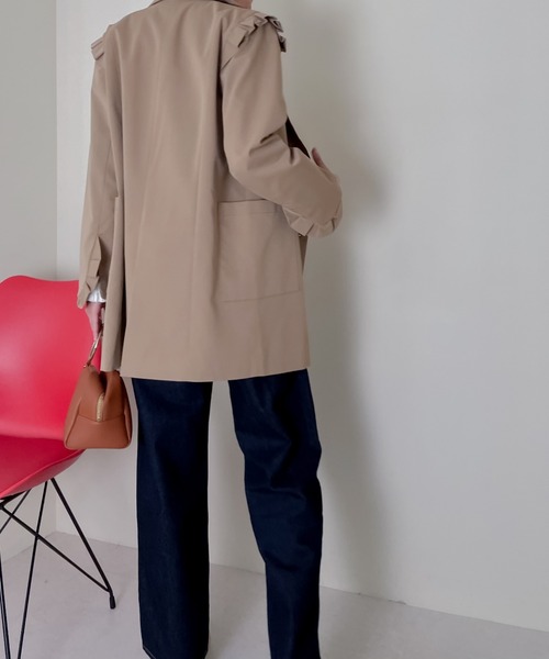 TEVALT(ヴァレット)の「フリルテーラードジャケット(テーラードジャケット・レディース・ネイビー/ブラック/キャメル・38)」の6枚目の写真