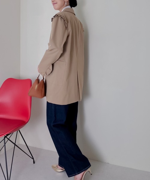 TEVALT(ヴァレット)の「フリルテーラードジャケット(テーラードジャケット・レディース・ネイビー/ブラック/キャメル・38)」の5枚目の写真