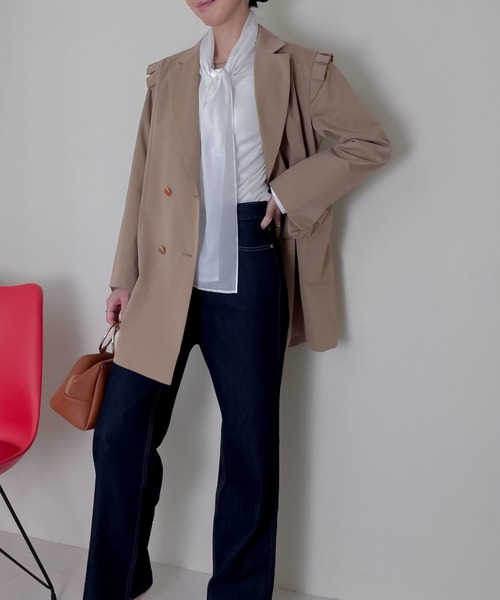 TEVALT(ヴァレット)の「フリルテーラードジャケット(テーラードジャケット・レディース・ネイビー/ブラック/キャメル・38)」の4枚目の写真