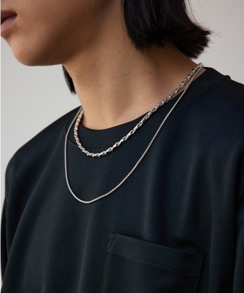 AZUL by moussy（アズールバイマウジー）の「二連ネックレス（ネックレス・メンズ・シルバー/ブラック・FREE）」の2枚目の写真