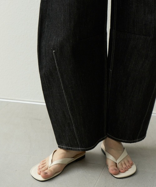 WILLFULLY（ウィルフリー）の「darts curve silhouette denim PT