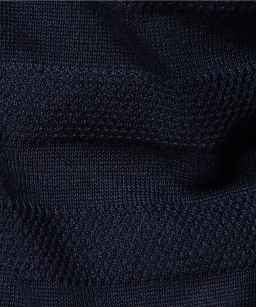 koe（コエ）の「ハイゲージシャドーボーダーニットプルオーバー（ニット/セーター・メンズ・ブラック/カーキ/オフホワイト/ネイビー・MEDIUM/LARGE/SMALL/LL）」の9枚目の写真