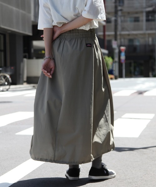 Dickies(ディッキーズ)の「【GENUINE DICKIES/ジェニュインディッキーズ】ドロストギャザースカート(クイックドライ)(スカート・レディース・ベージュ/スミクロ/ライトカーキ/ダークネイビー・M/L)」の16枚目の写真