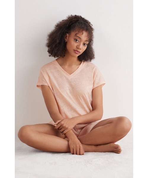 Intimissimi(インティミッシミ)の「The Pure Linen リネン Vネック ショートスリーブ Tシャツ(Tシャツ/カットソー・レディース・インディゴブルー/サンドベージュ/スカイブルー/ホワイト/カーキ/ピンクベージュ/モカ・M/S/L)」の14枚目の写真