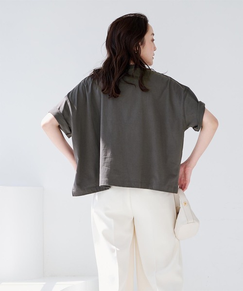 UR'S(ユアーズ)の「サスティナブルコットンクロップド丈Tシャツ(Tシャツ/カットソー・レディース・チャコール/オフホワイト・M)」の2枚目の写真