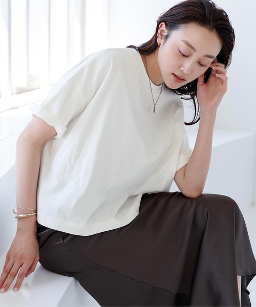 UR'S(ユアーズ)の「サスティナブルコットンクロップド丈Tシャツ(Tシャツ/カットソー・レディース・チャコール/オフホワイト・M)」の3枚目の写真