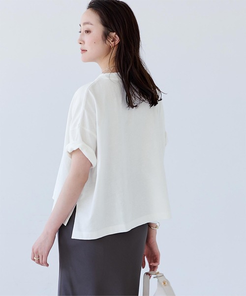 UR'S(ユアーズ)の「サスティナブルコットンクロップド丈Tシャツ(Tシャツ/カットソー・レディース・チャコール/オフホワイト・M)」の4枚目の写真