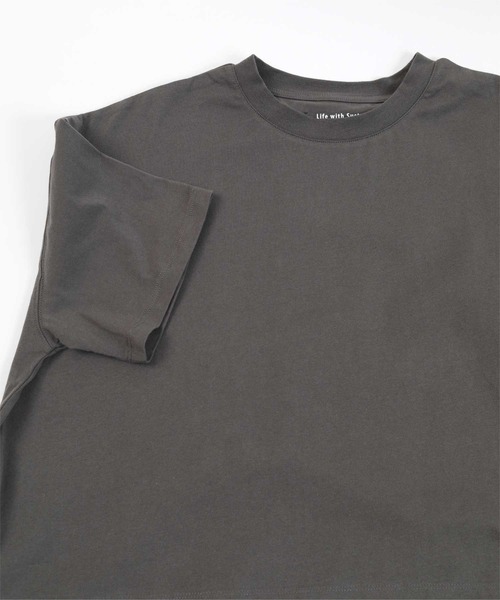UR'S(ユアーズ)の「サスティナブルコットンクロップド丈Tシャツ(Tシャツ/カットソー・レディース・チャコール/オフホワイト・M)」の13枚目の写真
