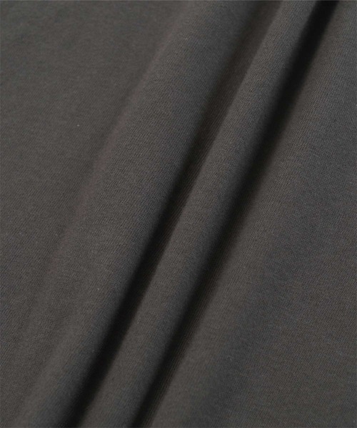 UR'S(ユアーズ)の「サスティナブルコットンクロップド丈Tシャツ(Tシャツ/カットソー・レディース・チャコール/オフホワイト・M)」の16枚目の写真