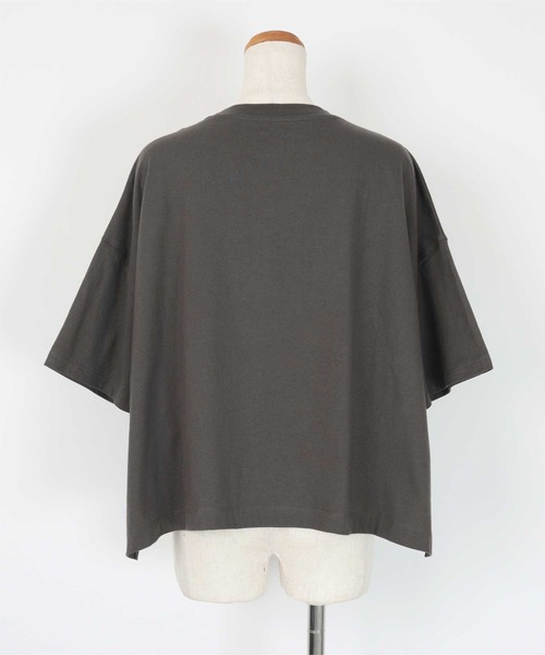 UR'S(ユアーズ)の「サスティナブルコットンクロップド丈Tシャツ(Tシャツ/カットソー・レディース・チャコール/オフホワイト・M)」の12枚目の写真